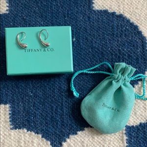 Tiffany & Co. Jewelry - Tiffany & co. Elsa Peretti Teardrop Hoop earring Tiffany & Co. Jewelry - Tiffany & co. Elsa Peretti Teardrop Hoop earring